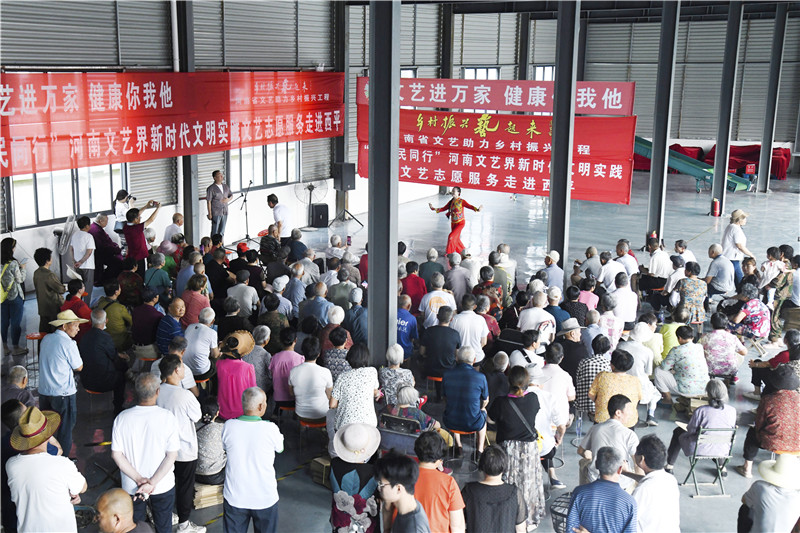西平县专探乡水泉汪村文艺小分队 (1).jpg