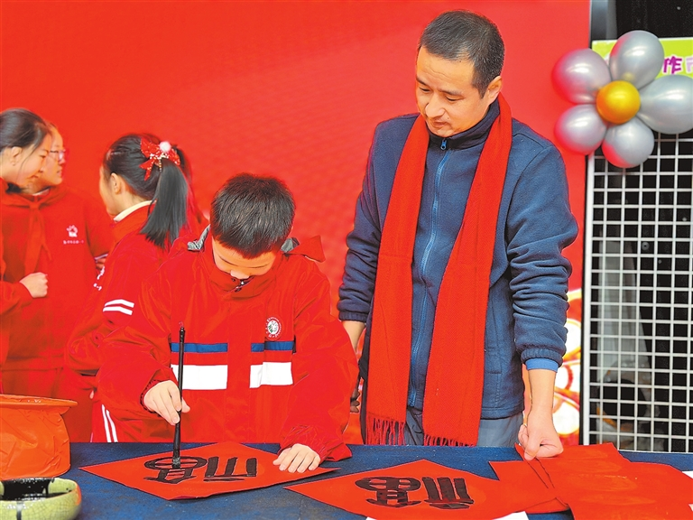 百花迎新乐中原 文化为民进万家
