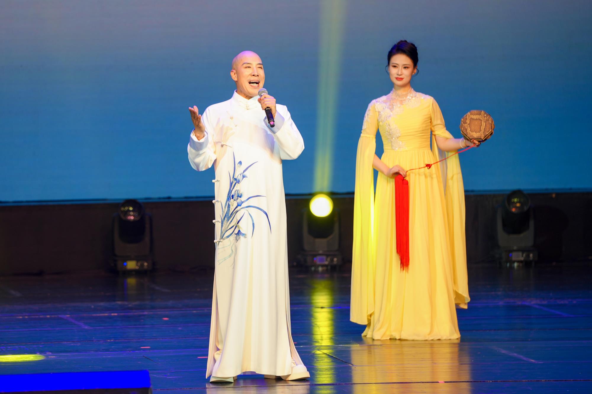 艺术家:白军宣 作品:鼓曲新唱《四大鼓曲唱中原》2.jpg 艺术家:白军宣 作品:鼓曲新唱《四大鼓曲唱中原》2.jpg