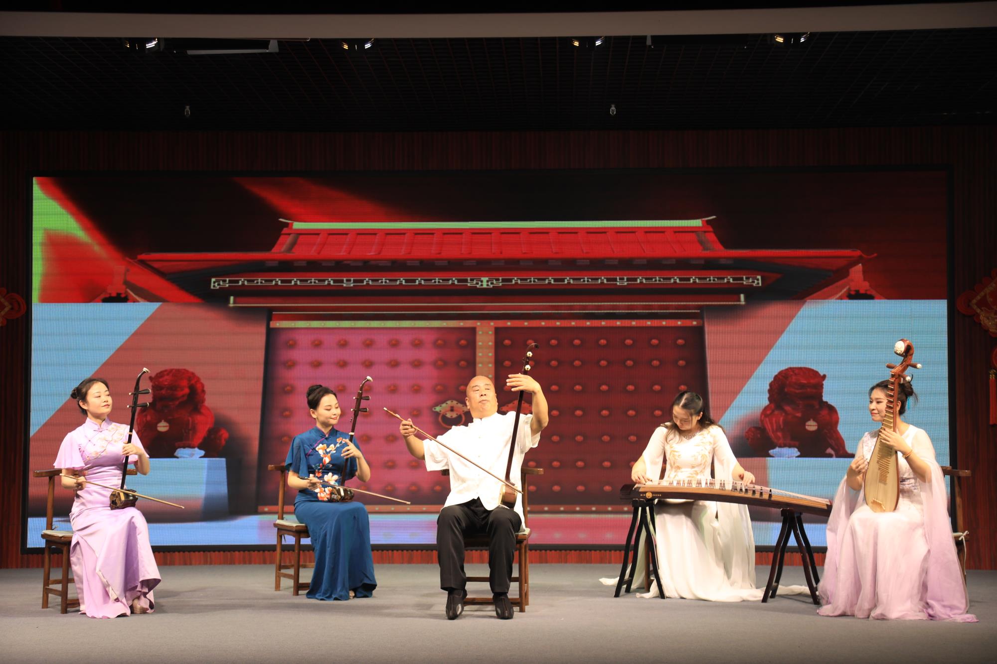 艺术家：陈胜利  作品：坠胡独奏《开红门儿》.JPG