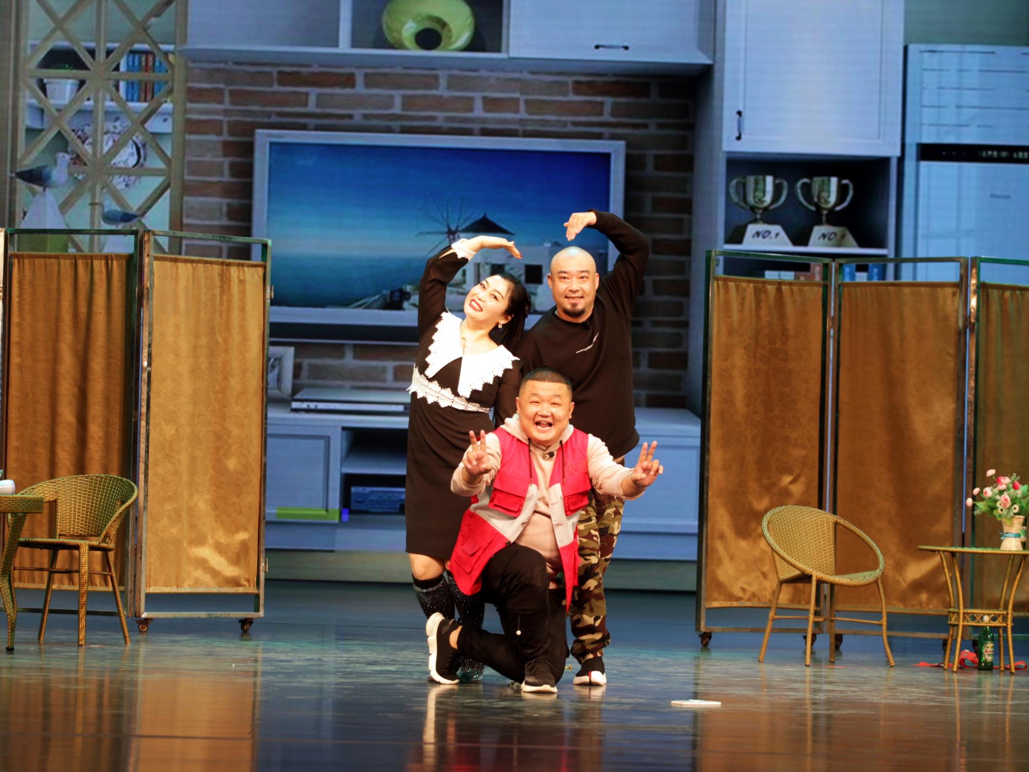 艺术家：孙雁斌  作品：小品《情感快递》.JPG